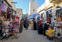 معاناة الليبيين من تدهور سعر الدينار في السوق السوداء معاناة الليبيين من تدهور سعر الدينار في السوق السوداء