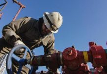 انسحاب تكتيكي لعمالقة النفط الأميركيين… وقلق من سيناريو 1973 انسحاب تكتيكي لعمالقة النفط الأميركيين... وقلق من سيناريو 1973