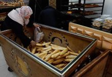 شح الوقود يهدد رغيف الخبز في الجنوب شح الوقود يهدد رغيف الخبز في الجنوب