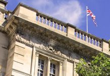 معهد بريطاني: عودة الكبير لن تحل مشاكل البلاد، ويجب معاقبة المتورطين في النهب معهد بريطاني: عودة الكبير لن تحل مشاكل البلاد، ويجب معاقبة المتورطين في النهب