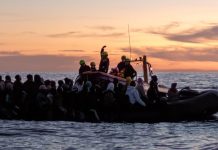 إنقاذ 77 مهاجرا أبحروا من ليبيا نحو أوروبا إنقاذ 77 مهاجرا أبحروا من ليبيا نحو أوروبا