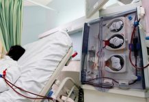 احتجاج وشكاوى من نقص الأدوية والأطباء لمرضى غسيل الكلى احتجاج وشكاوى من نقص الأدوية والأطباء لمرضى غسيل الكلى