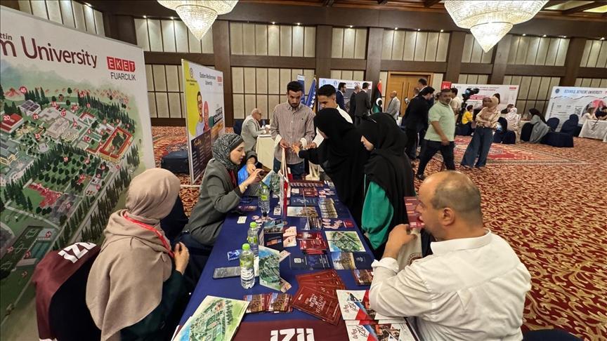 إقبال واسع من الطلاب على معرض الجامعات التركية بطرابلس