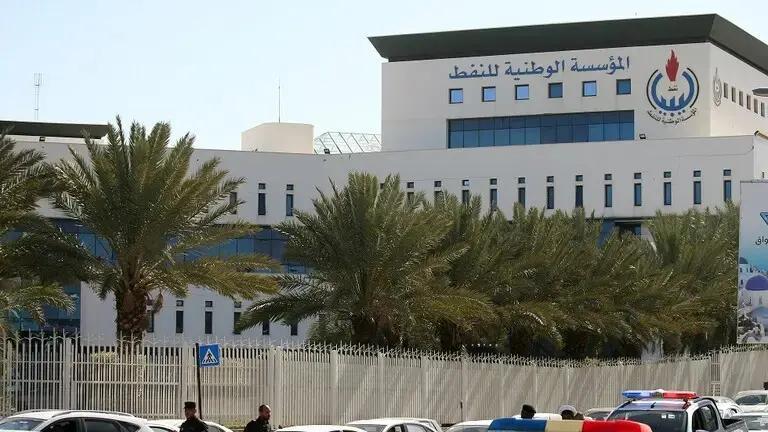 قطاع النفط يواصل الاستقرار بإنتاج يتجاوز 1.39 مليون برميل يومياً قطاع النفط يواصل الاستقرار بإنتاج يتجاوز 1.39 مليون برميل يومياً
