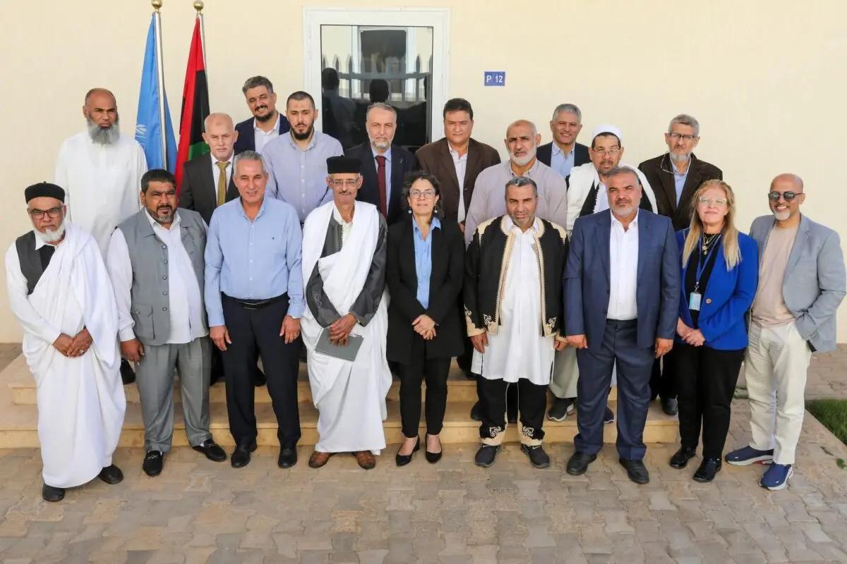 وجهاء المنطقة الغربية يلتقون البعثة الأممية وجهاء المنطقة الغربية يلتقون البعثة الأممية