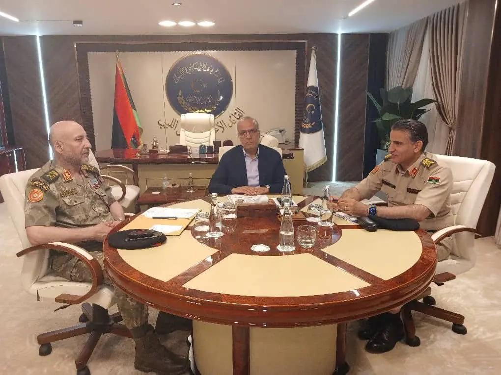 القائد الأعلى للجيش يعقد اجتماعاً لمتابعة تثبيت وقف إطلاق النار القائد الأعلى للجيش يعقد اجتماعاً لمتابعة تثبيت وقف إطلاق النار