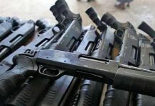 ضبط مخزن أسلحة وذخائر معدة للتهريب في مزرعة بطبرق ضبط مخزن أسلحة وذخائر معدة للتهريب في مزرعة بطبرق