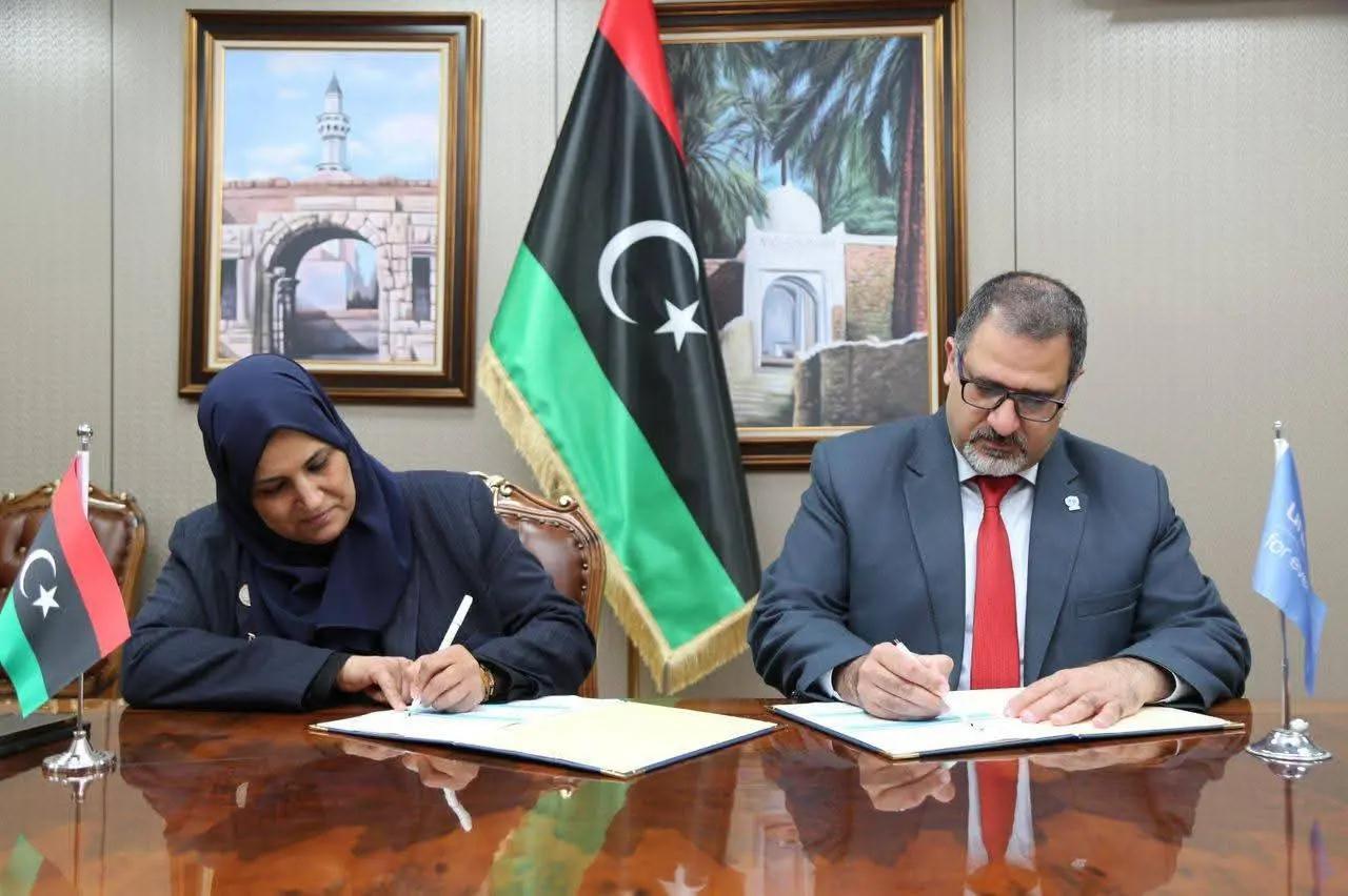 توقيع الخطة السنوية للتعاون بين وزارة التربية واليونيسف توقيع الخطة السنوية للتعاون بين وزارة التربية واليونيسف