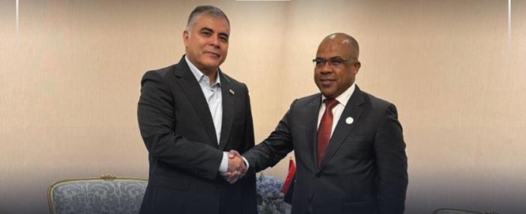 وزير النفط الليبي يبحث مع نظيره الإيراني التعاون بين البلدين وزير النفط الليبي يبحث مع نظيره الإيراني التعاون بين البلدين