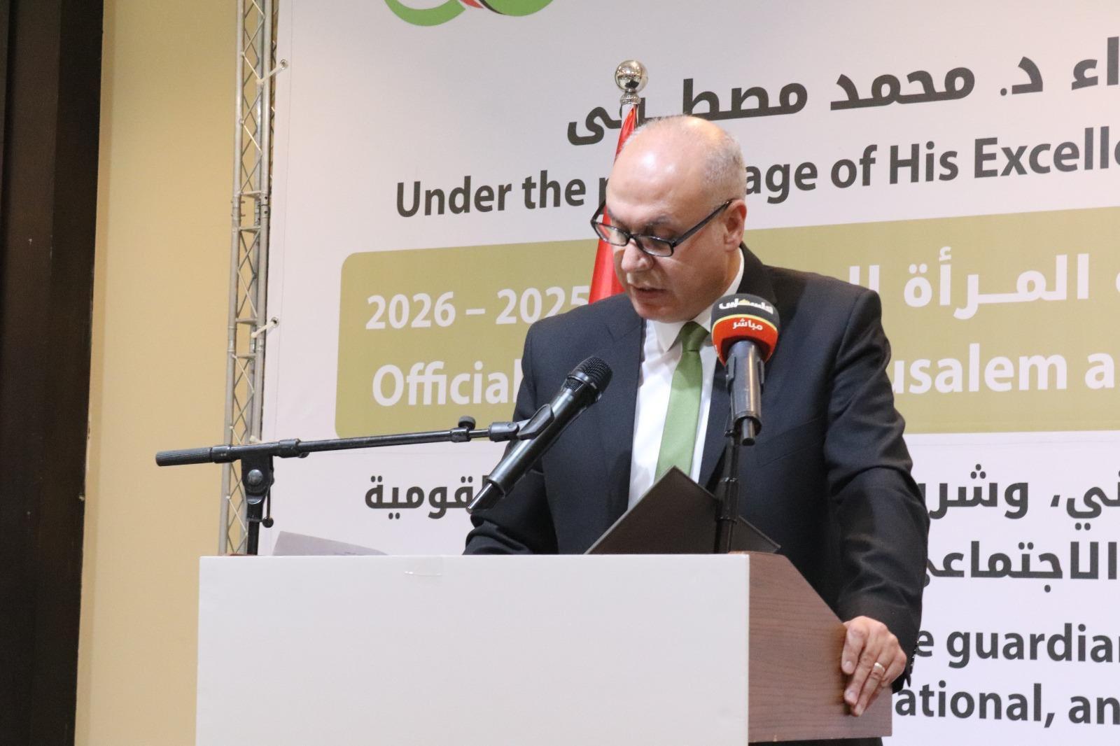 وزير الثقافة الفلسطيني يكرم الكاتبة الليبية عائشة الأصفر وزير الثقافة الفلسطيني يكرم الكاتبة الليبية عائشة الأصفر