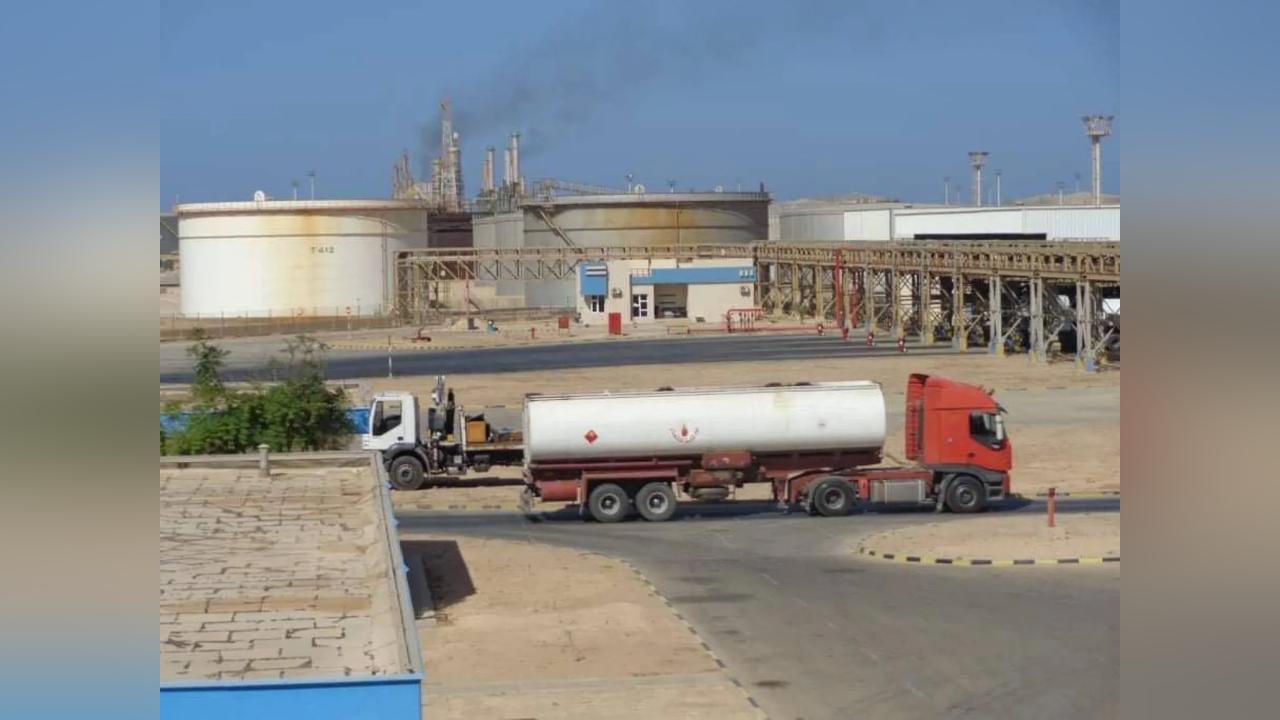 ليبيا تكثّف مداهمات لأوكار مهربي وقود شرقاً وغرباً ليبيا تكثّف مداهمات لأوكار مهربي وقود شرقاً وغرباً