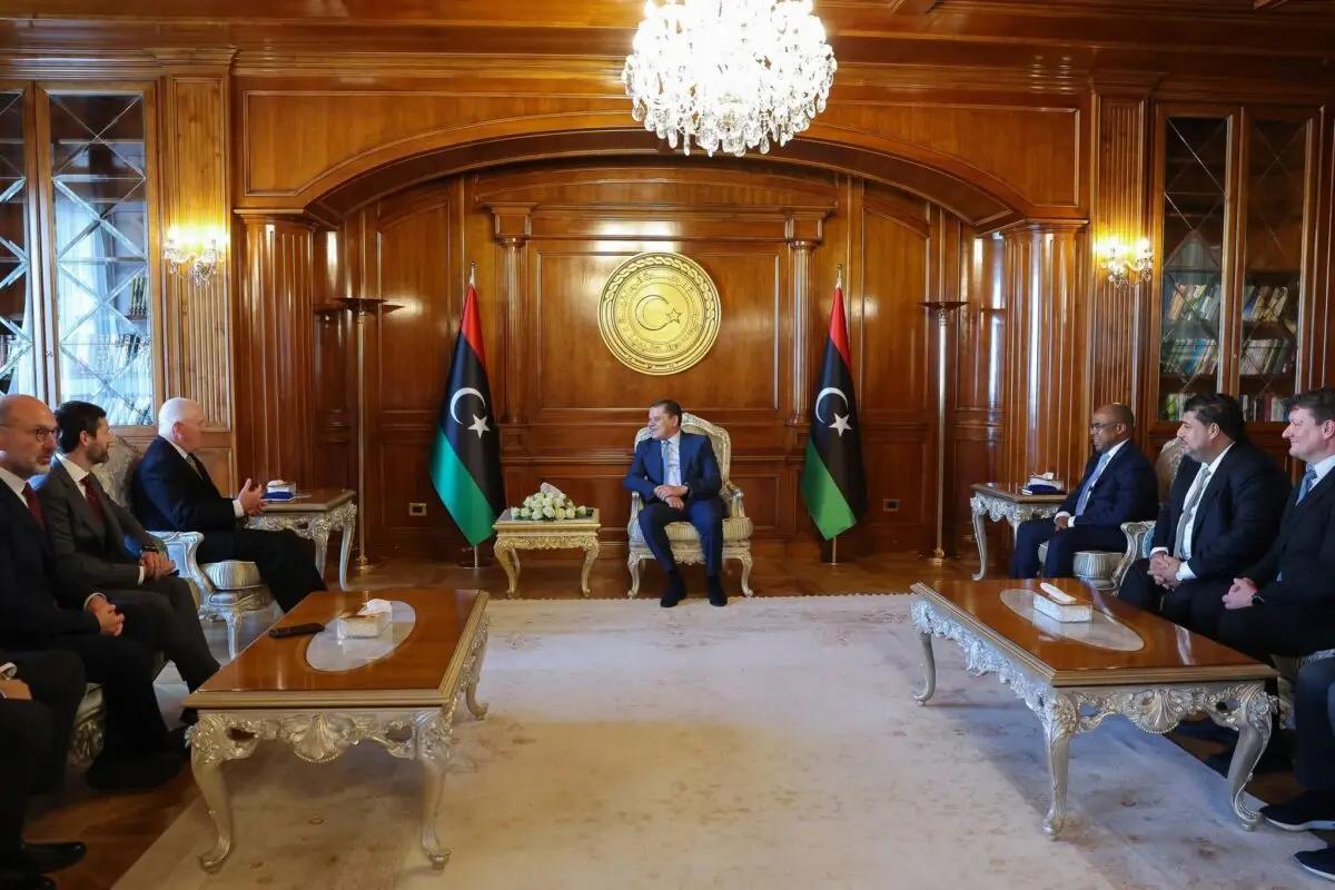 الدبيبة يبحث مع شيفرون الأمريكية التعاون بقطاع النفط والغاز الدبيبة يبحث مع شيفرون الأمريكية التعاون بقطاع النفط والغاز