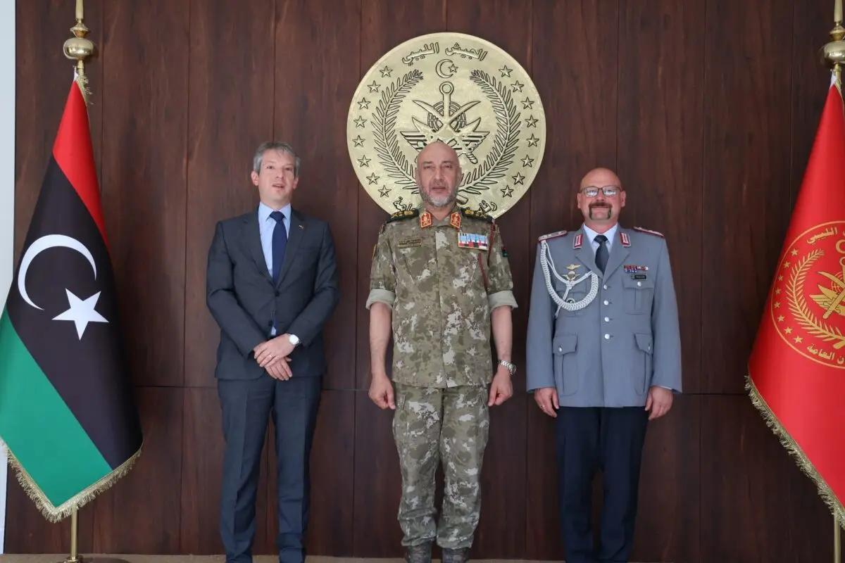 الحداد يبحث تعزيز التعاون العسكري مع ألمانيا الحداد يبحث تعزيز التعاون العسكري مع ألمانيا