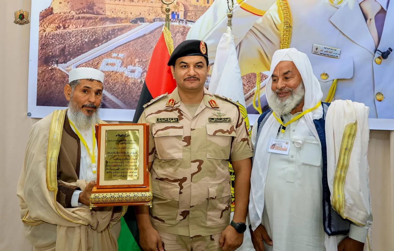 حفتر يطلق «مبادرة تنموية» لتعزيز استقرار جنوب ليبيا حفتر يطلق «مبادرة تنموية» لتعزيز استقرار جنوب ليبيا