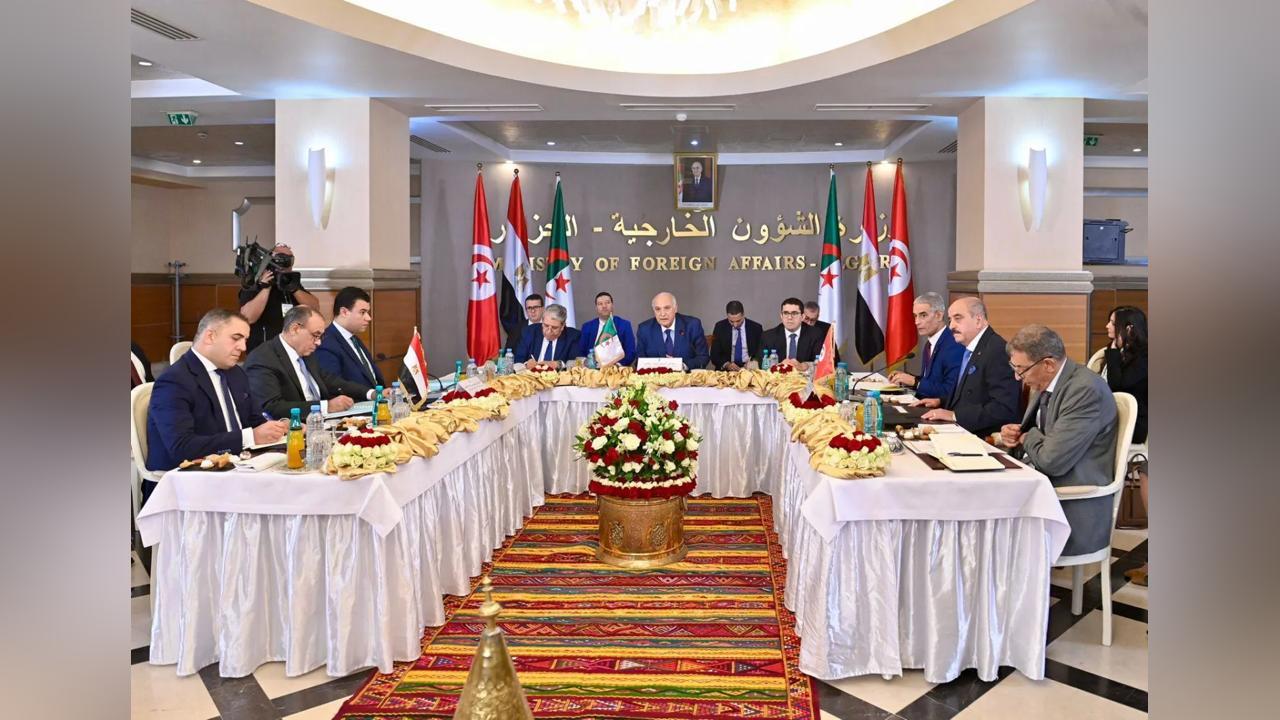 مصر والجزائر وتونس تحضّ الليبيين على «إنهاء الانقسام» مصر والجزائر وتونس تحضّ الليبيين على «إنهاء الانقسام»