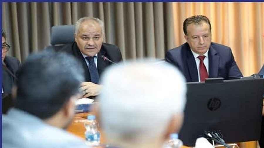 أول تعليق لـ”رضا قرقاب”بعد شائعات تعيينه محافظ للبنك المركزي أول تعليق لـ”رضا قرقاب”بعد شائعات تعيينه محافظ للبنك المركزي