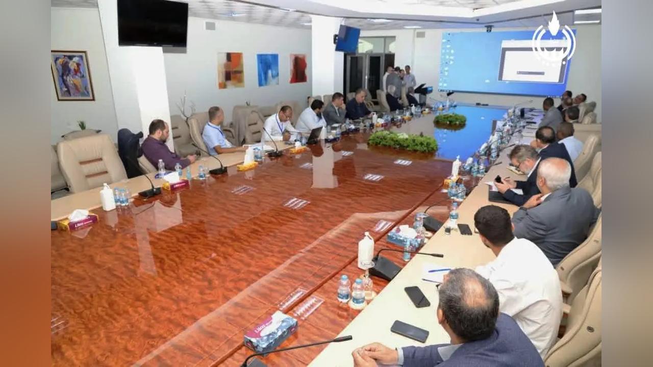 مؤسسة النفط تبحث مع «إيني» خطط الاستكشاف المقبلة مؤسسة النفط تبحث مع «إيني» خطط الاستكشاف المقبلة