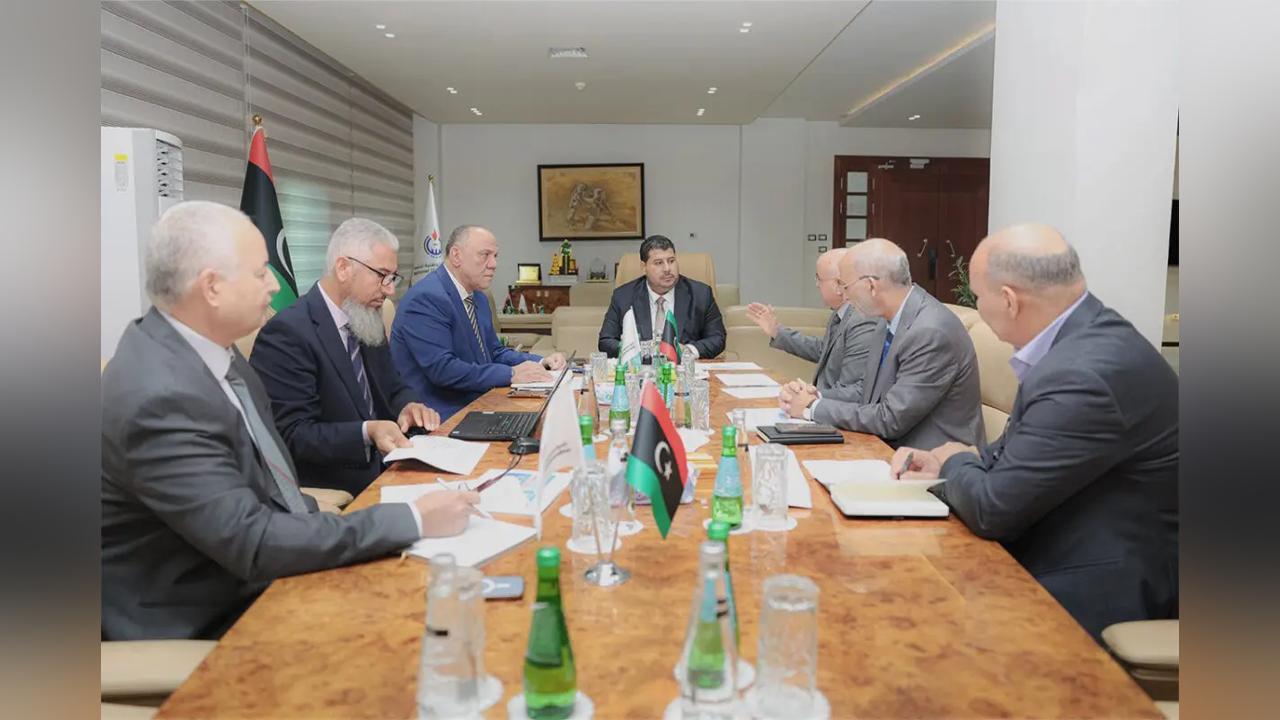 مؤسسة النفط تُتابع الاستعدادات لـ«جولة العطاء العام» مؤسسة النفط تُتابع الاستعدادات لـ«جولة العطاء العام»