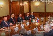 بلقاسم حفتر يبحث تعزيز التعاون مع روسيا في مجالات الإعمار بلقاسم حفتر يبحث تعزيز التعاون مع روسيا في مجالات الإعمار