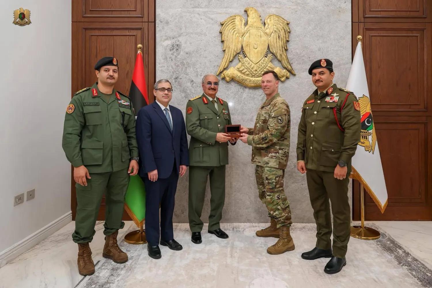 حفتر يبحث مع «أفريكوم» التعاون الأمني والعسكري حفتر يبحث مع «أفريكوم» التعاون الأمني والعسكري