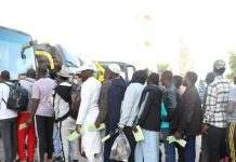 الداخلية تبدأ ترحيل مجموعة مهاجرين من نيجيريا الداخلية تبدأ ترحيل مجموعة مهاجرين من نيجيريا