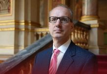 سفير بريطانيا الجديد يعلن وصوله لطرابلس وتسلّمه مهامه رسمياً سفير بريطانيا الجديد يعلن وصوله لطرابلس وتسلّمه مهامه رسمياً