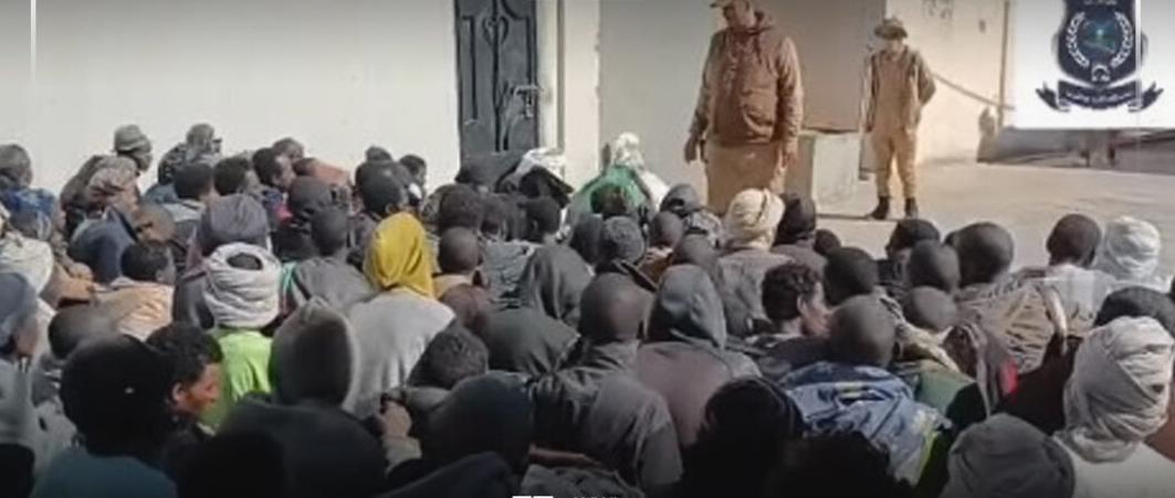 ترحيل أكثر من 290 مهاجرا ضمن حملة أمنية في جنوب ليبيا ترحيل أكثر من 290 مهاجرا ضمن حملة أمنية في جنوب ليبيا