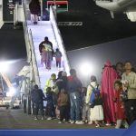 ليبيا تواصل ترحيل المهاجرين «غير الشرعيين» ليبيا تواصل ترحيل المهاجرين «غير الشرعيين»