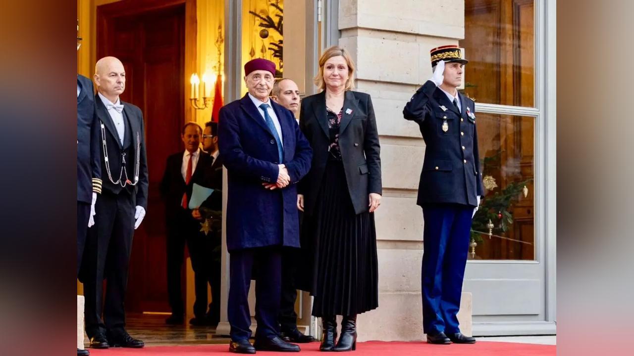 عقيلة صالح يناقش الحل السياسي للأزمة مع المسؤولين الفرنسيين عقيلة صالح يناقش الحل السياسي للأزمة مع المسؤولين الفرنسيين