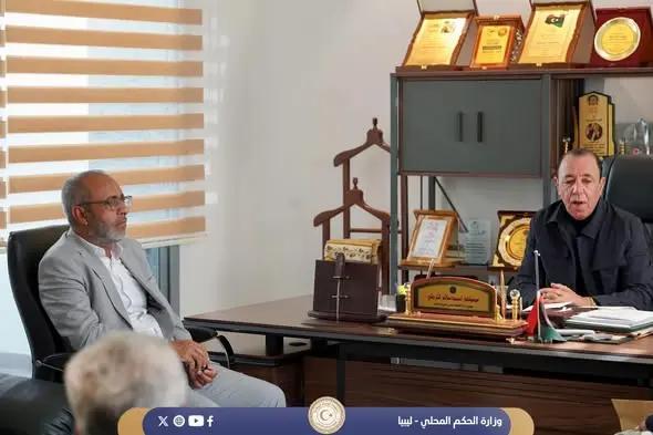 «الحكم المحلي» تبحث تطوير الأداء البلدي في القريات والرياينة «الحكم المحلي» تبحث تطوير الأداء البلدي في القريات والرياينة