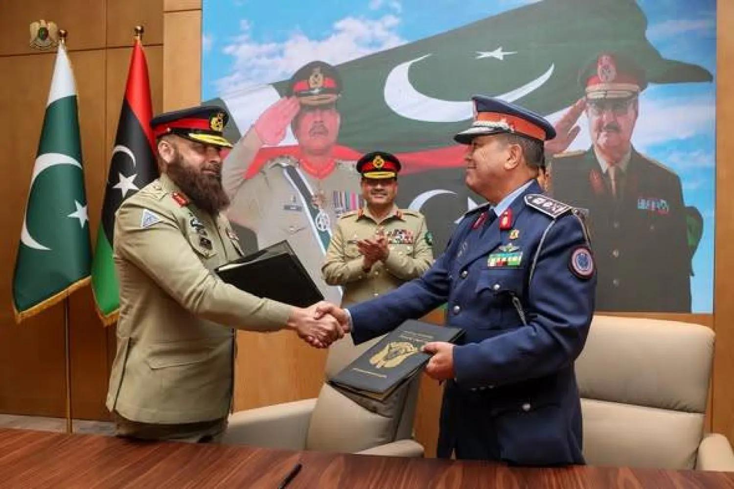 تعاون حفتر والجيش الباكستاني يثير قلقاً داخل ليبيا تعاون حفتر والجيش الباكستاني يثير قلقاً داخل ليبيا