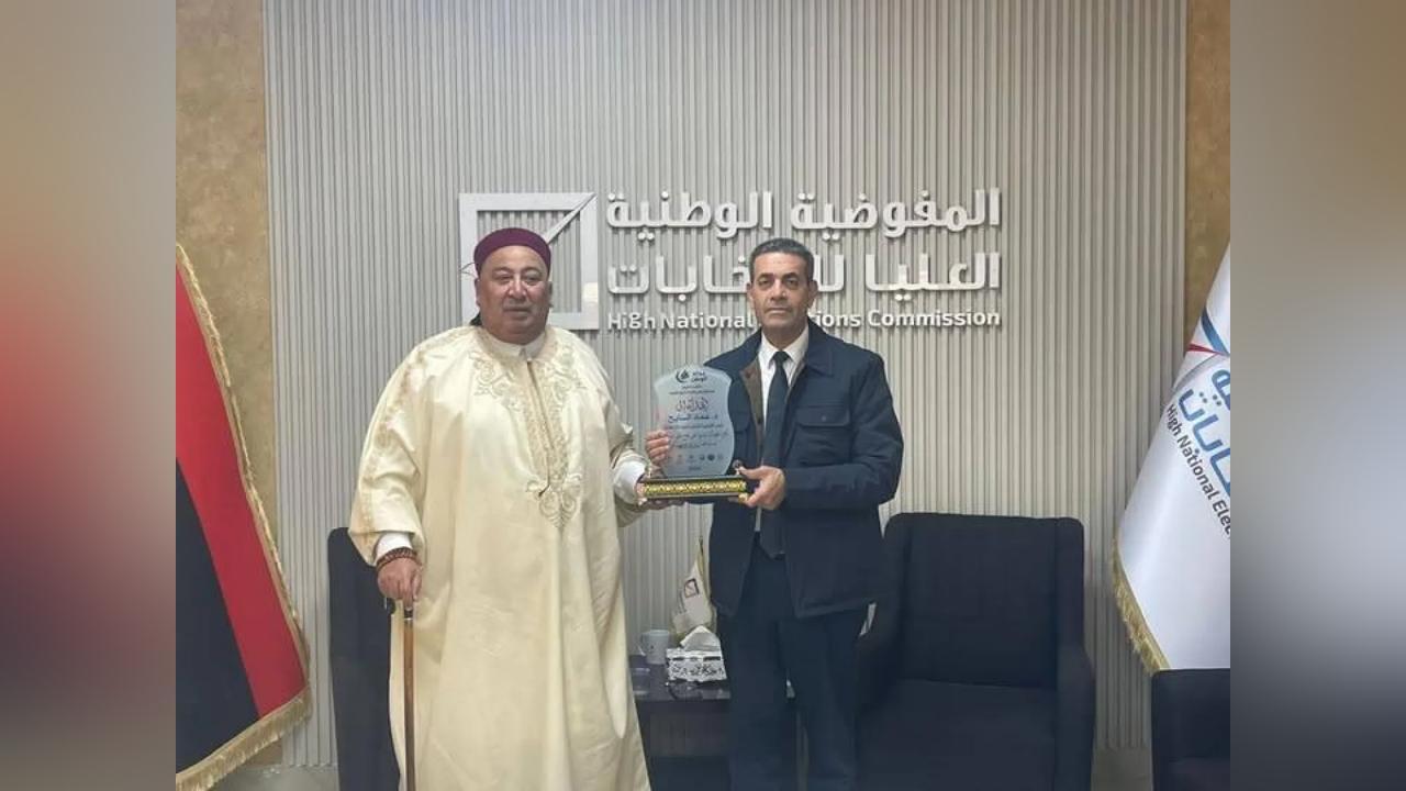 «رواتب العسكريين» تصطدم بالخلاف السياسي بين أفرقاء ليبيا «رواتب العسكريين» تصطدم بالخلاف السياسي بين أفرقاء ليبيا