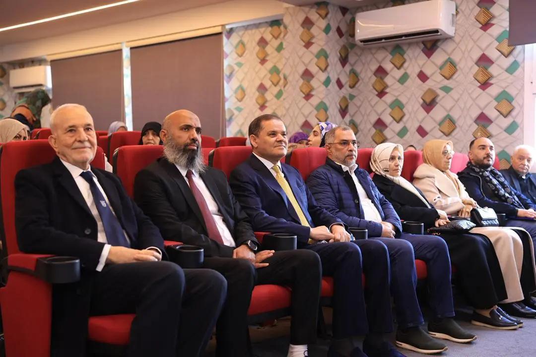 الدبيبة يحتفل بـ«يوم الأجداد» مع أحفاده في مصراتة الدبيبة يحتفل بـ«يوم الأجداد» مع أحفاده في مصراتة