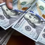 ارتفاع سعر الدولار بالسوق الموازية مع وصول شحنة سيولة بقيمة 480 مليون دينار ارتفاع سعر الدولار بالسوق الموازية مع وصول شحنة سيولة بقيمة 480 مليون دينار