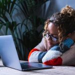 لماذا نشعر بالإرهاق رغم النوم لساعات كافية؟ لماذا نشعر بالإرهاق رغم النوم لساعات كافية؟