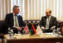 وفد بريطاني يزور مدينة بنغازي، ويلتقي بعميد بلديتها وفد بريطاني يزور مدينة بنغازي، ويلتقي بعميد بلديتها