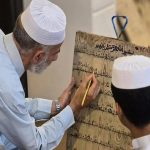 يحفظون القرآن على اللوح..حكاية منارة النعاس في ليبيا يحفظون القرآن على اللوح..حكاية منارة النعاس في ليبيا