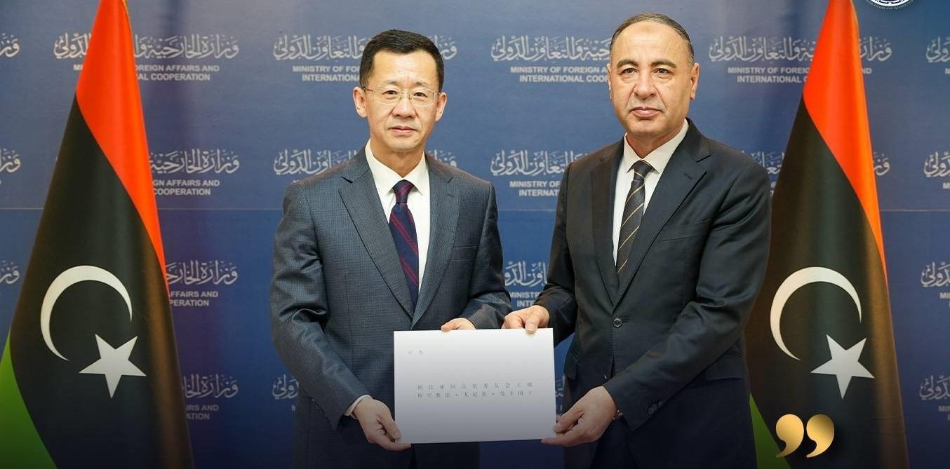 الباعور يبحث مع السفير الصيني الجديد الشراكة الاستراتيجية بين البلدين الباعور يبحث مع السفير الصيني الجديد الشراكة الاستراتيجية بين البلدين