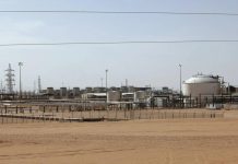 تدفقات النفط من حقل «الشرارة» يتم تحويلها تدريجياً بعد اندلاع حريق تدفقات النفط من حقل «الشرارة» يتم تحويلها تدريجياً بعد اندلاع حريق