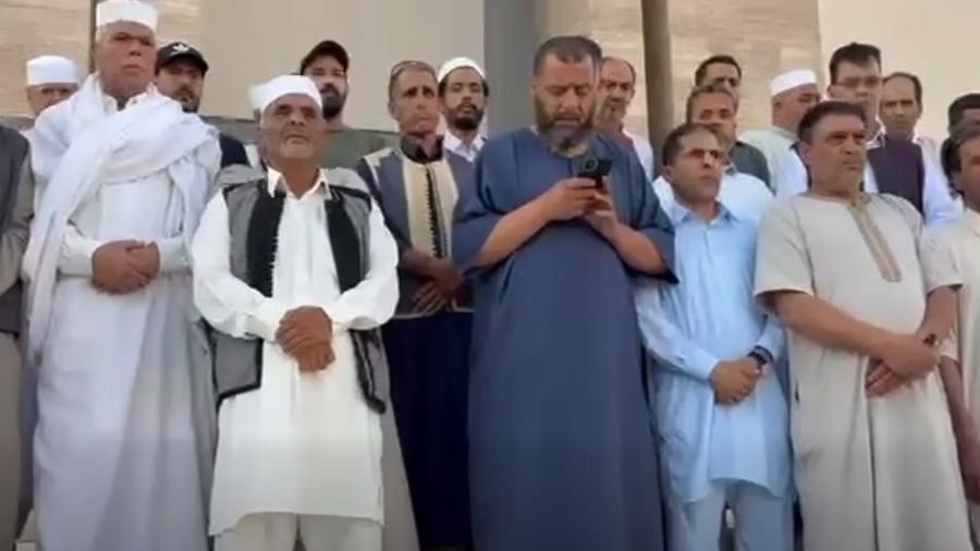 محتجون في بني وليد وترهونة يُغلقون مقر البلديتين احتجاجًا على الانضمام إلى إقليم الوسطى محتجون في بني وليد وترهونة يُغلقون مقر البلديتين احتجاجًا على الانضمام إلى إقليم الوسطى