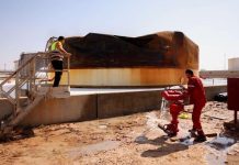 حراس يغلقون مصفاة نفط الزاوية وشركة تسويق نفطية حراس يغلقون مصفاة نفط الزاوية وشركة تسويق نفطية