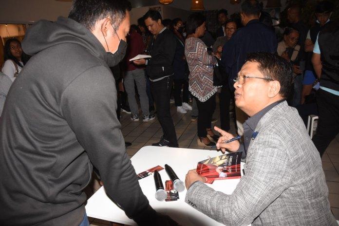 La loge des artistes – Confidences et journal de bord : Un témoignage d’espoir aux jeunes La loge des artistes – Confidences et journal de bord : Un témoignage d’espoir aux jeunes