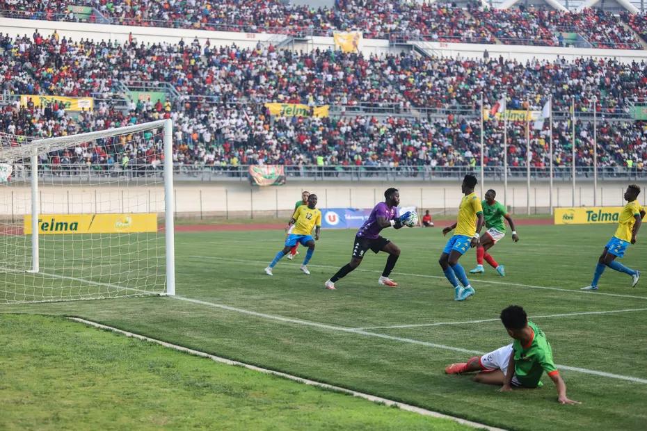Les joueurs gabonais ont dégradé les vestiaires du stade