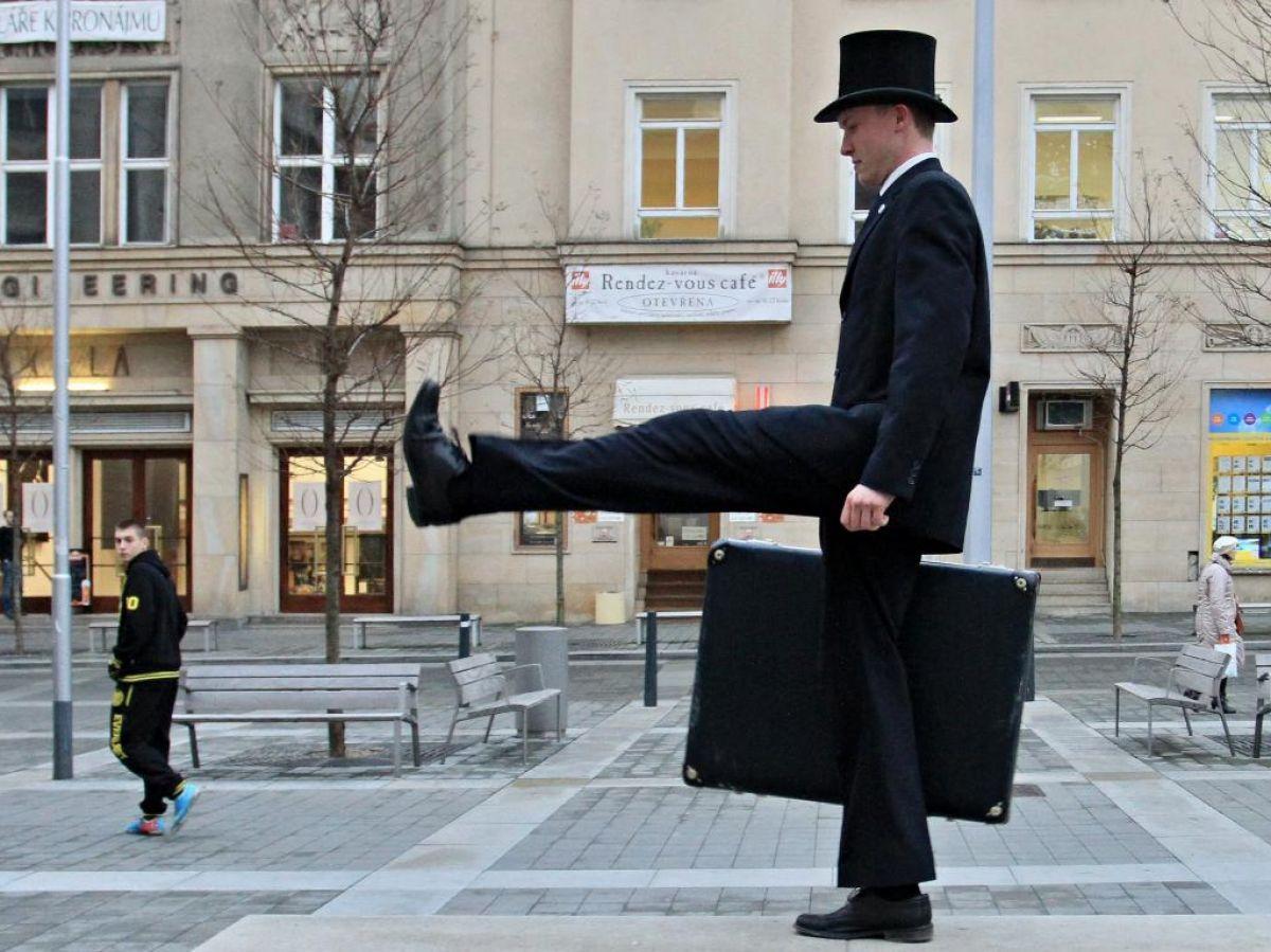 Marcher 11 minutes par jour à la manière (ridicule) des Monthy Python pour rester en bonne santé Marcher 11 minutes par jour à la manière (ridicule) des Monthy Python pour rester en bonne santé