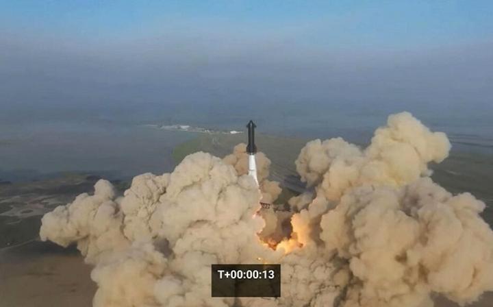 La fusée Starship de SpaceX explose en vol quelques minutes après son premier décollage La fusée Starship de SpaceX explose en vol quelques minutes après son premier décollage