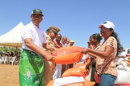 la Banque africaine de développement va investir 20 millions de dollars pour accroître la production agricole la Banque africaine de développement va investir 20 millions de dollars pour accroître la production agricole