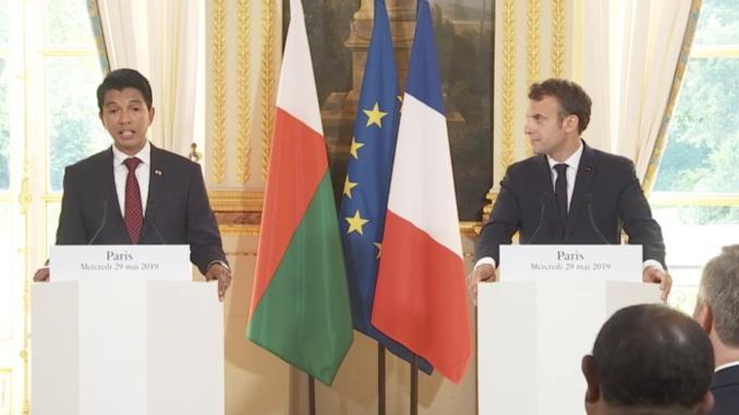 Emmanuel Macron promet de l’argent pour les élections Emmanuel Macron promet de l’argent pour les élections