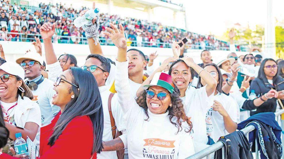 FÊTE NATIONALE – Dans le calme et l’allégresse FÊTE NATIONALE – Dans le calme et l’allégresse
