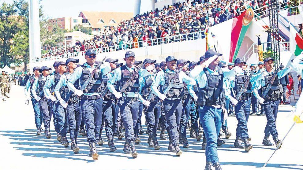 PARADE MILITAIRE – Un défilé dynamique PARADE MILITAIRE – Un défilé dynamique