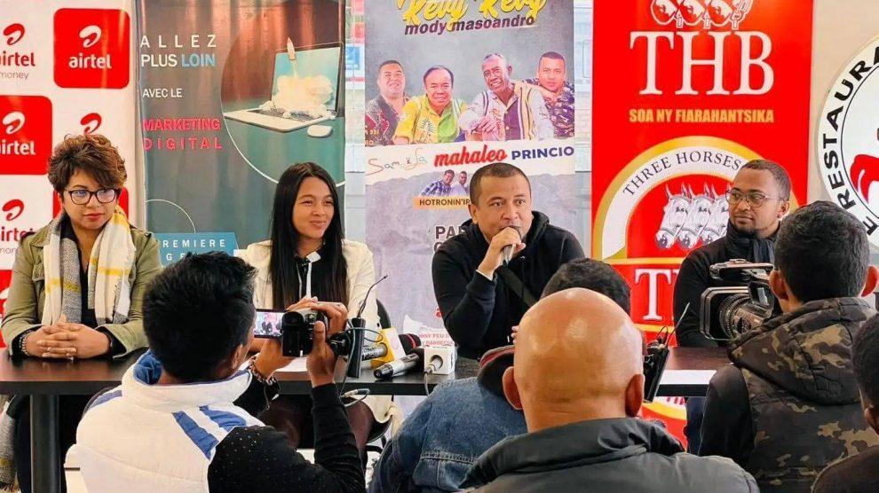 « REVY REVY MODY MASOANDRO » – Différentes générations réunies « REVY REVY MODY MASOANDRO » – Différentes générations réunies